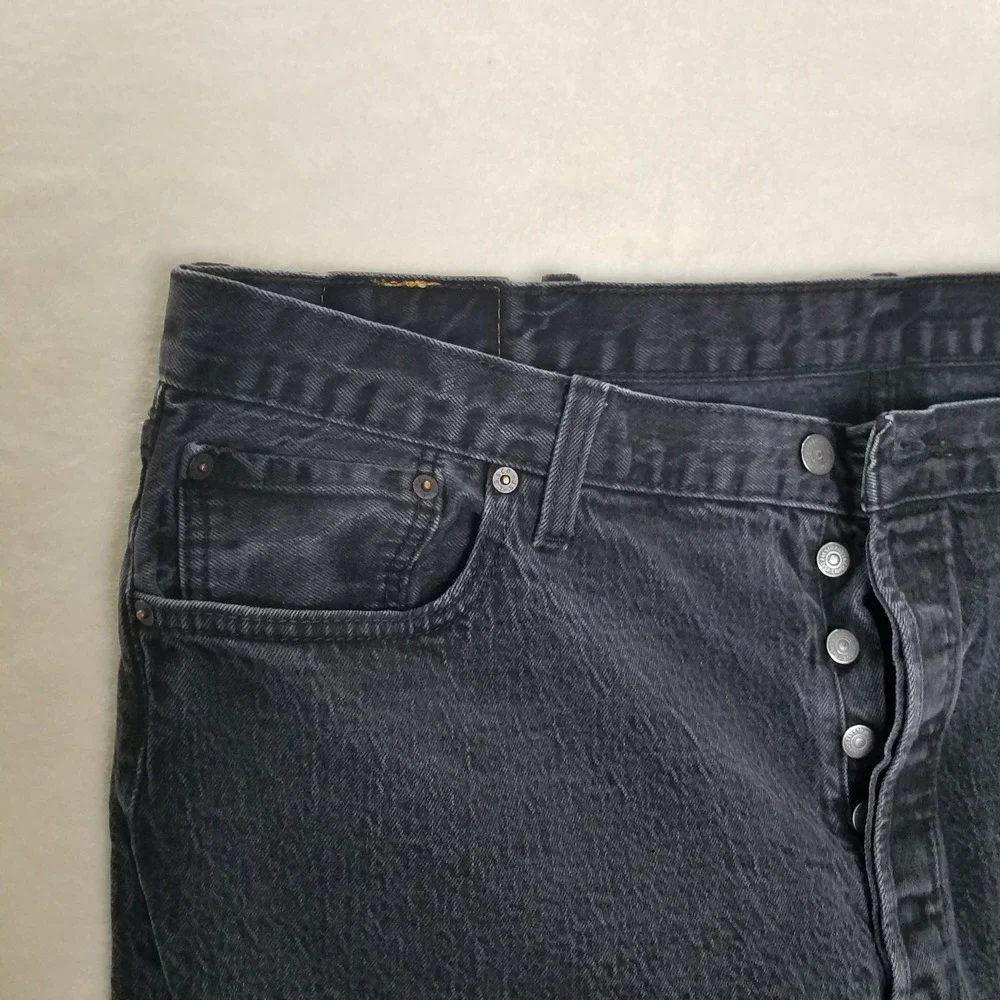 Levi's 501 size 38x32 Men's Black Denim Button Fly Straight‎ Leg Jeans